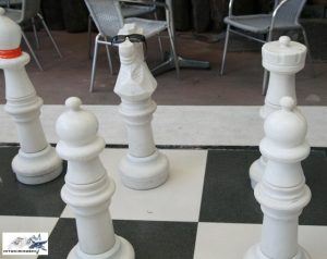 giant-chess-pieces-and-board-at-pan-de-amerikana-marikina-photo-by-hitokirihoshi
