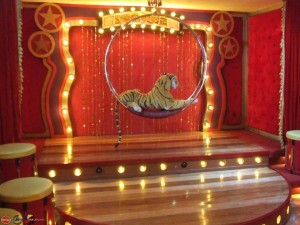 Victoria  court  cirque